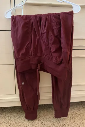 Lululemon Joggers thumbnail 1