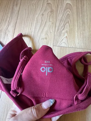 ALO Yoga Red V‑Neck Bralette Crop Top thumbnail 4