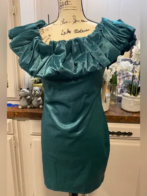 NWT City Studios Junior’s Off-Shoulder Ruffle Bodycon Dress in Deep Green thumbnail 2