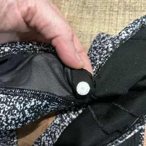 Lululemon Women's Black White Sports Bra Sz 6 Athletic Yoga Crossfit Gym thumbnail 3