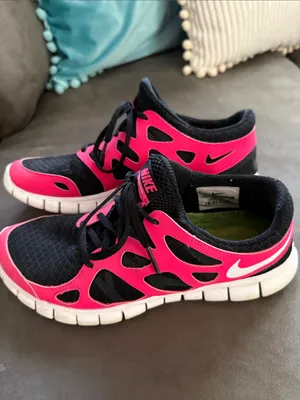 Nike Women’s Pink & Black Athletic Running Shoes thumbnail 2
