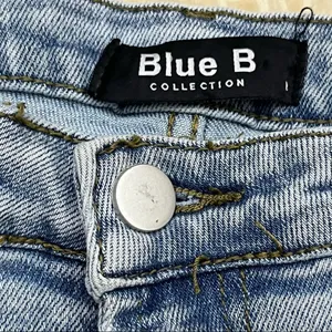 Blue B Buckle Light Wash Distressed High Waist Skinny Jeans L thumbnail 4