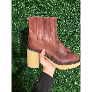 Free People James Chelsea Lug Sole Boot in Cherry Chocolate Sz 10 NWOT thumbnail 5