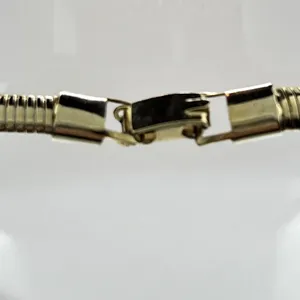 VTG NWOT 1980s Polished Gold Tone Ribbed Chevron Shaped Pendant Choker Necklace thumbnail 6