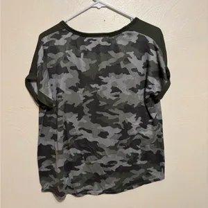 🪖 Lucky Brand Camo Print Soft Knit Tee – Size XL thumbnail 7