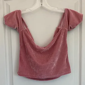Kimchi Blue UO Esme Pink Velvet Off The Shoulder Knot Front Crop Top Wmns Medium thumbnail 7