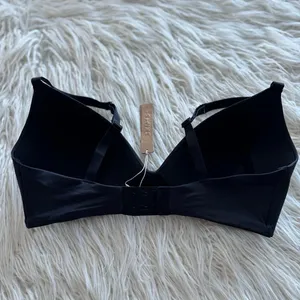 Skims Wireless Form T-shirt Bra Onyx Size 34D thumbnail 5