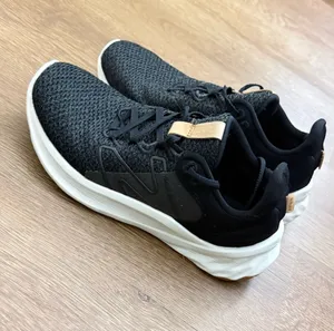 New Balance Fresh Foam Roav V2 Black Gray Athletic Running Shoes Womens Size 7.5 thumbnail 1