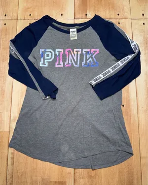 PINK Victoria's Secret Gray‎ Navy Raglan Sleeve Graphic T Shirt Womens Medium thumbnail 1