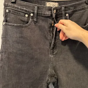 Madewell Women's Size-30 Black Wash Classic‎ Straight Leg Jeans thumbnail 11
