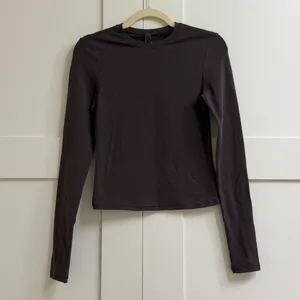 NWT Skims Cotton Jersey Long Sleeve T-Shirt SMALL thumbnail 2