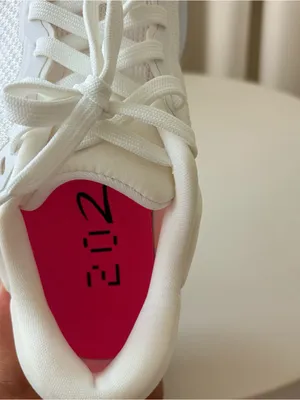 Women Nike ZoomX Invincible Run Flyknit White and Pink thumbnail 9