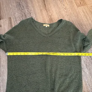 Piko 1988 Women’s Green‎ Long Sleeve Sweater Size Large thumbnail 4