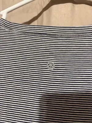 Lululemon T-shirt thumbnail 4