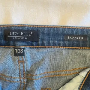 Judy Blue 7/28 Leopard Patch High Rise Ripped Skinny Raw Hem Jeans JB82166DK thumbnail 4