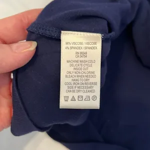 Tommy Bahama szS on or off shoulder twist front dark blue knit top EUC thumbnail 5