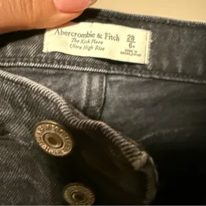 Abercrombie & Fitch The Kick Flare Ultra High Rise Jeans Black- Size 28 (6R) thumbnail 8