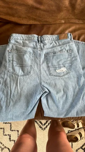 American Eagle High Waisted Ripped Mom Jean thumbnail 6