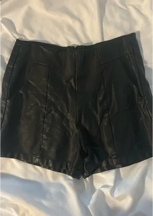 Leather shorts Black thumbnail 3