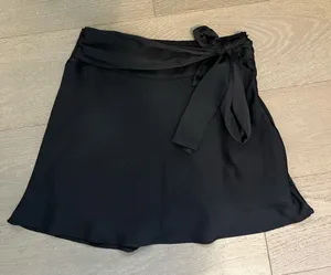 Black Mini Le Lis Skirt Satin thumbnail 1