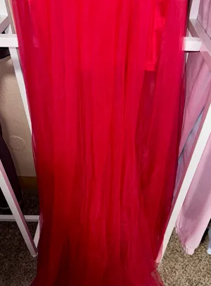 Boutique Red satin and mesh maxi prom dress thumbnail 8