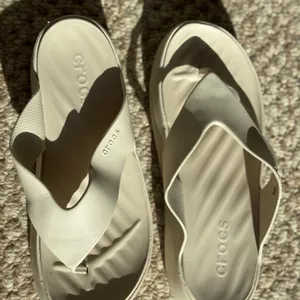 Crocs Getaway Platfrom Cream Thong Flip Flops Sandals Size 10 thumbnail 8