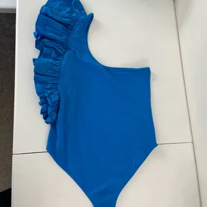 EUC ZARA women’s bright‎ blue off-shoulder ruffle sleeve fitted bodysuit large thumbnail 6
