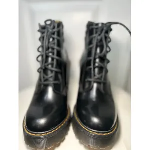 Dr.‎ Martens Persephone Heeled Boot Sz 7 Black Leather Lace Up Platform Lug Sole thumbnail 3
