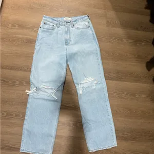 NEW ABERCROMBIE AND FITCH jeans size 4 thumbnail 4