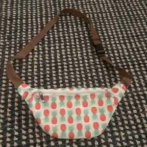 Pineapple Fanny pack with adjustable strap No flaws Never use Multiple thumbnail 3