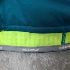 Nike Green Running Jacket with Neon yellow inside Thumb Holes & Back Pockets Med thumbnail 3