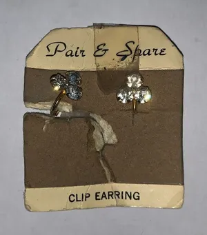 5/$25 Vintage clip on earrings thumbnail 1