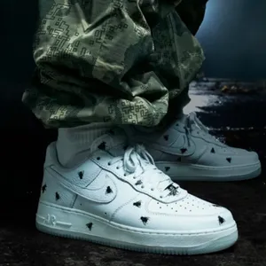 ✔️New✔️NIKE Air Force 1 Low 'Houseflies' thumbnail 1