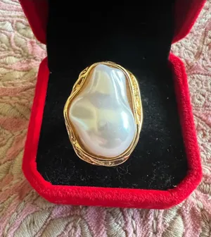 Gold Tone Baroque Pearl Statement Ring - White Faux Pearl Size 7 thumbnail 1