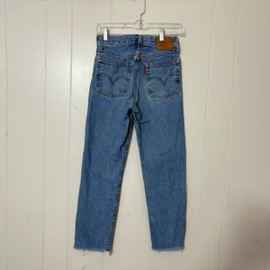 Levi’s Wedgie Straight Jeans Women’s Size 24 High Rise Distressed Raw Hem thumbnail 5