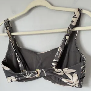 Athleta Bikini Swim Suit Top Tropical Floral Print Gray Cream Size 34D/DD thumbnail 4