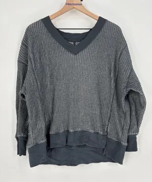 American Eagle v neck xs oversized pullover thumbnail 1