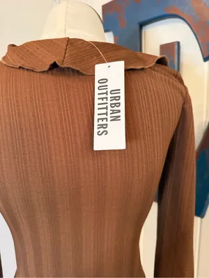 Urban Outfitters Brown Ribbed Ruffle-Trim Button Down Top Sz S NWT thumbnail 2