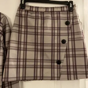 Pretty Little Things US size 8 two pieces skirt and jacket see measurements thumbnail 4