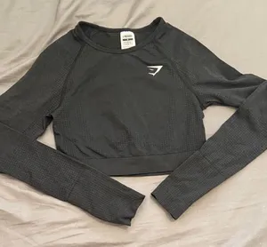Gymshark Cropped Long Sleeve Running Top thumbnail 1