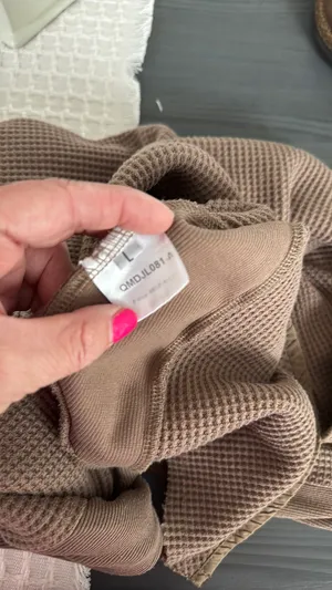 Amazon Button-Up thumbnail 4