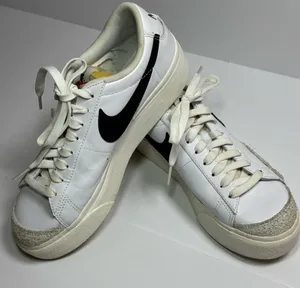 Nike Blazer Classic White and Black Low-Top Sneakers 7.5 thumbnail 1