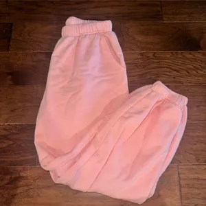 Daily Drills Sweatpants Size M/L #dailydrills #pink #loungewear #trending #parke thumbnail 4