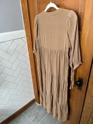 Oddi Midi Tiered V-Neck Dress in Taupe thumbnail 6