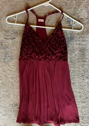Hollister Tank thumbnail 1