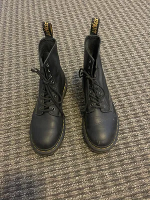 Dr. Martens Women’s 1460 Smooth Leather Lace Up Boots thumbnail 2