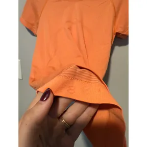 Lululemon Swiftly Tech Short Sleeve 2.0 Orange Athletic Shirt Size 8 thumbnail 2