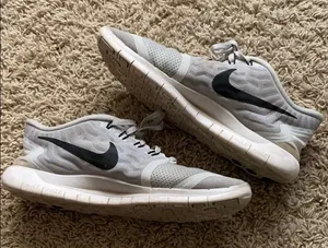 nike free runs thumbnail 1
