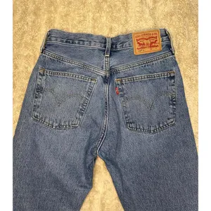 Levi's 501S Skinny classic distressed button-fly denim jeans Size 24x30 thumbnail 5