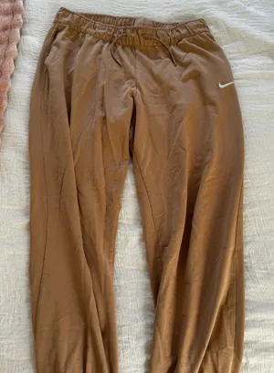 Nike Joggers thumbnail 1